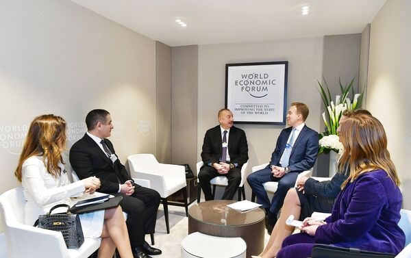Президент Азербайджана Ильхам Алиев провел встречу с президентом Всемирного экономического форума Берге Бренде - Sputnik Азербайджан