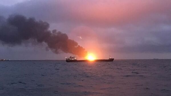 В Керченском проливе загорелись два судна  - Sputnik Azərbaycan