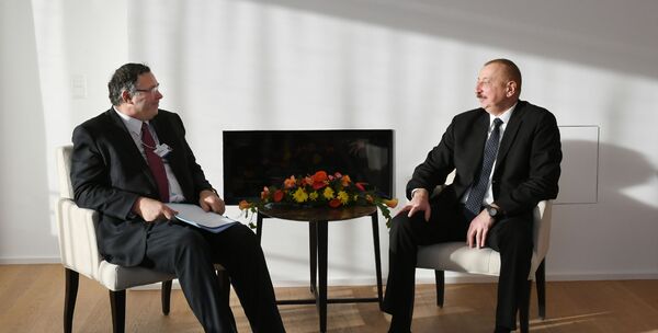 Президент Алиев проводит встречи в Давосе Президент Алиев проводит встречи в Давосе - Sputnik Азербайджан