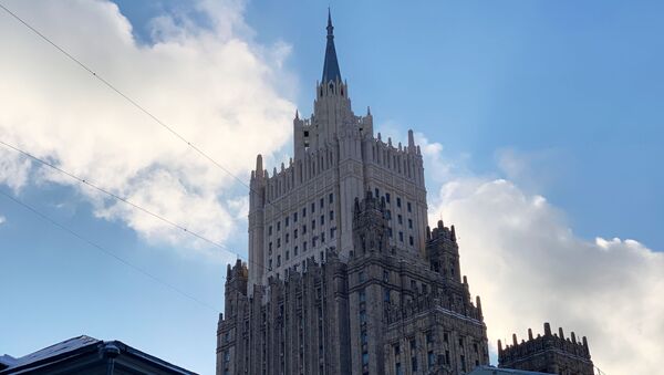 Здание министерства иностранных дел РФ на Смоленской-Сенной площади в Москве - Sputnik Azərbaycan