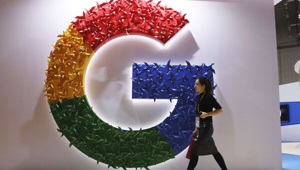 Логотип Google на Китайская международная выставка импортных товаров в Шанхае - Sputnik Азербайджан