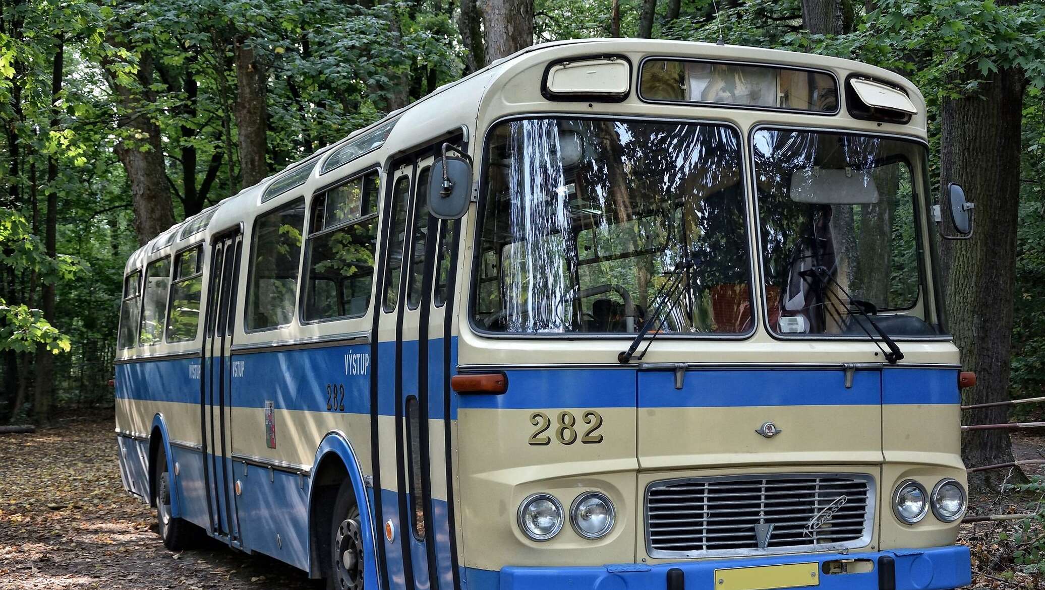 Маршрутки старый. Старые автобусы. Старенький автобус. Ретро автобус. Российские автобусы старые.