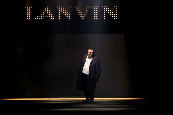 Новый герой кройки и шитья Lanvin Новый герой кройки и шитья Lanvin - Sputnik Азербайджан