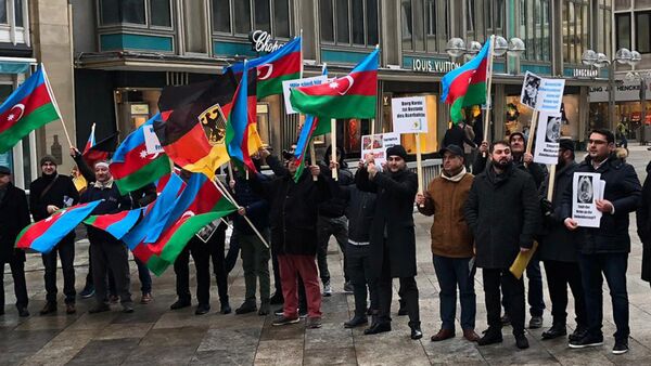 В Германии прошла акция под девизом Азербайджан хочет мира и справедливости - Sputnik Азербайджан