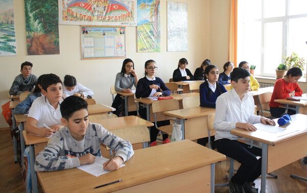 В школе № 168 города Баку прошел второй тур ХI республиканской Олимпиады по русскому языку и литературе - Sputnik Азербайджан