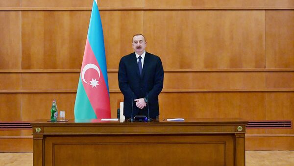 Президент Ильхам Алиев на встрече с семьями шехидов - Sputnik Азербайджан