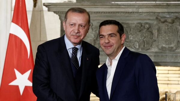 Президент Турции Реджеп Тайип Эрдоган и премьер-министр Греции Алексис Ципрас - Sputnik Азербайджан