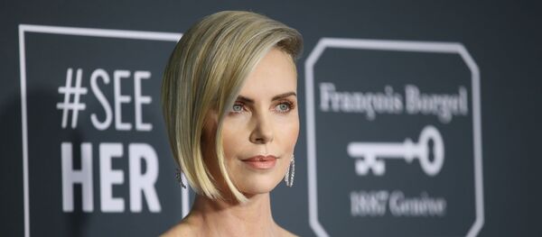 Шарлиз Терон на вручении премии Critics Choice Awards - Sputnik Азербайджан