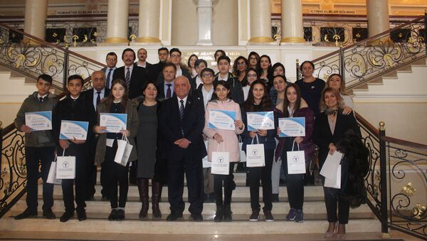 Академик Ягуб Махмудов удостоен награды Друг молодежи - Sputnik Азербайджан
