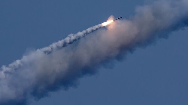 Kalibr raketinin nişana doğru uçuşu - Sputnik Azərbaycan