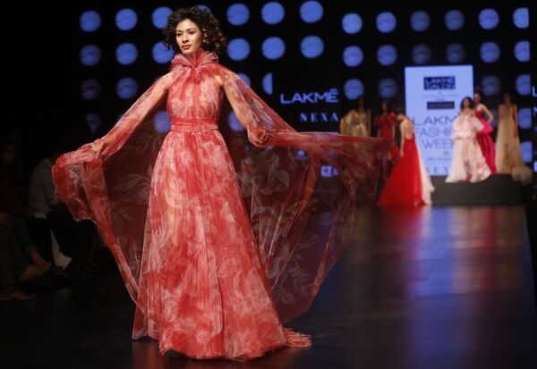 Mumbayda Lakme Fashion Week hind moda həftəsi - Sputnik Azərbaycan