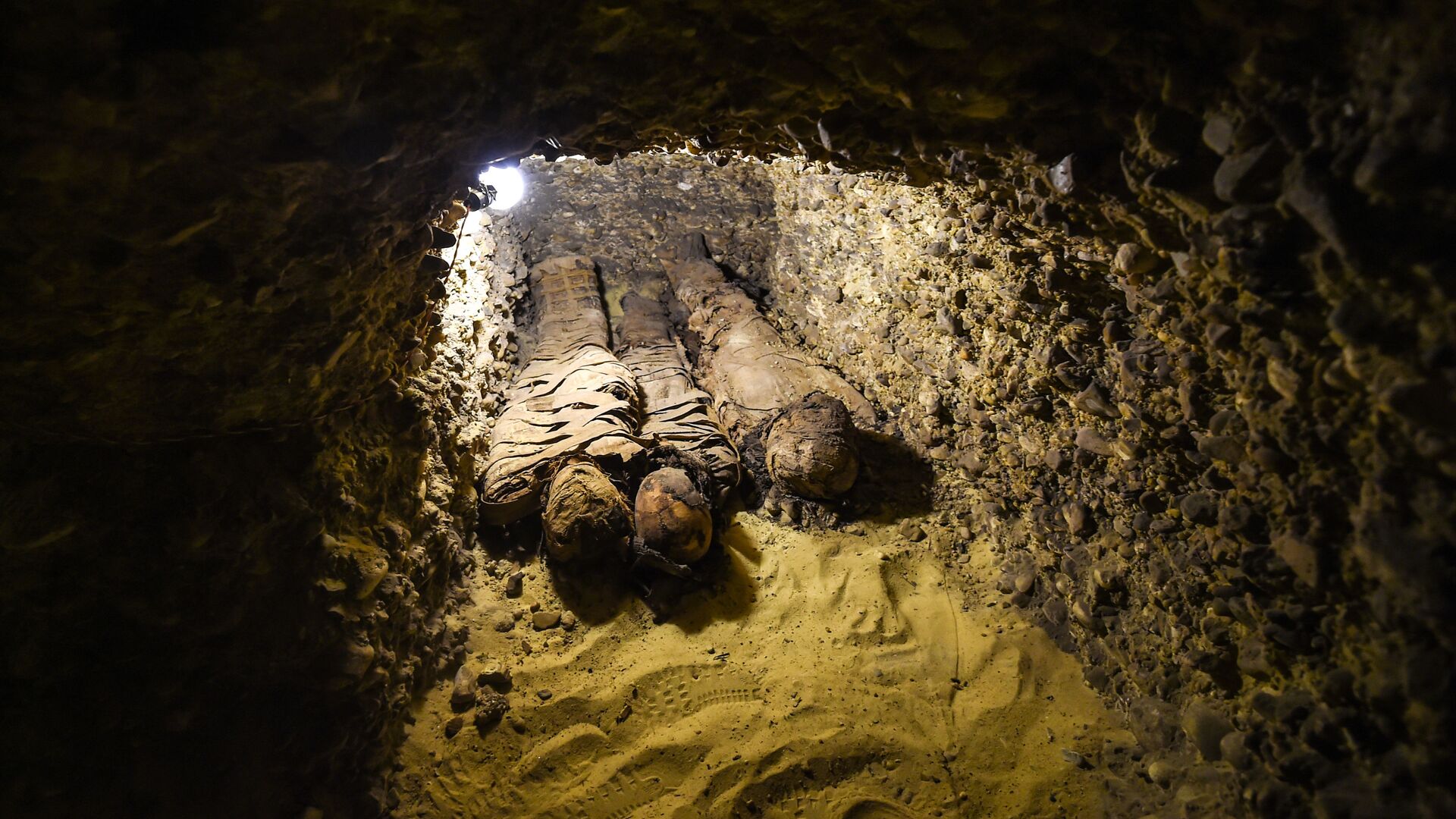 Мумии, найденные на территории древнего кладбища в районе Туна эль-Габаль в провинции эль-Минья в центральной части Египта - Sputnik Азербайджан, 1920, 06.02.2023