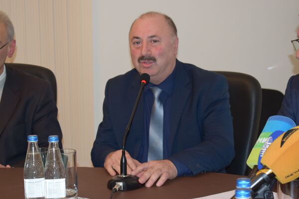 Азербайджанские журналисты представили книгу о российско-азербайджанских отношениях Азербайджанские журналисты представили книгу о российско-азербайджанских отношениях - Sputnik Азербайджан
