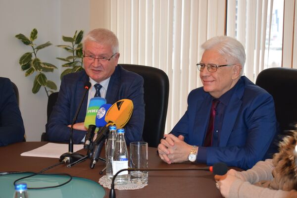 Азербайджанские журналисты представили книгу о российско-азербайджанских отношениях Азербайджанские журналисты представили книгу о российско-азербайджанских отношениях - Sputnik Азербайджан