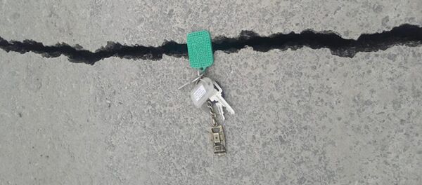 После землетрясения на автодорогах зарегистрированы трещины и оползни После землетрясения на автодорогах зарегистрированы трещины и оползни - Sputnik Азербайджан