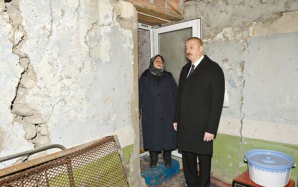 Президент Азербайджана Ильхам Алиев прибыл в Шамаху, где накануне произошло землетрясение - Sputnik Азербайджан