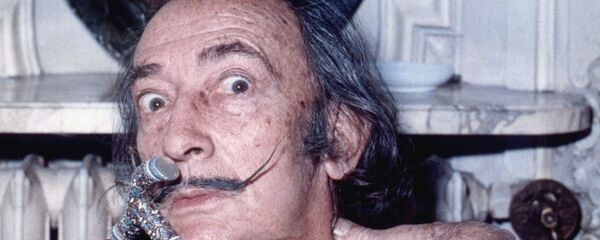 Испанский художник Сальвадор Дали в отеле Meurice в Париже, 1972 - Sputnik Азербайджан