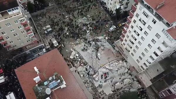 В Стамбуле рухнуло семиэтажное здание - Sputnik Azərbaycan