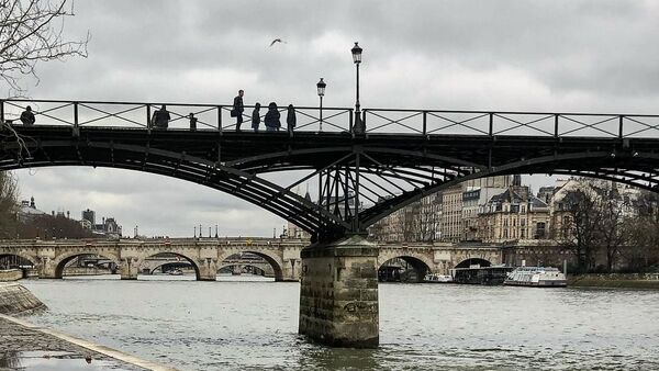 Мост искусств в Париже - Sputnik Азербайджан
