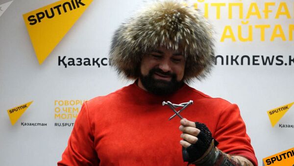 Силач из Казахстана намерен побить несколько мировых рекордов - Sputnik Азербайджан