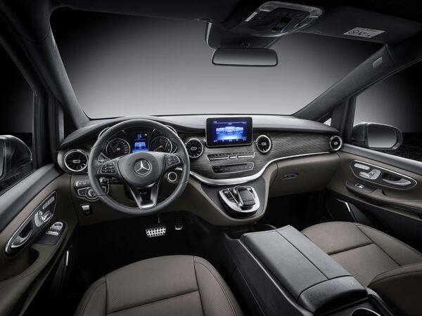Новый Mercedes-Benz V-Class: больше люкса и бриллиантов Новый Mercedes-Benz V-Class: больше люкса и бриллиантов - Sputnik Азербайджан