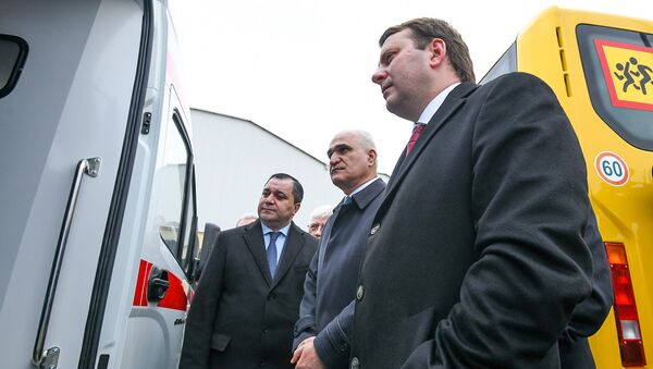 Министры экономики Азербайджана и России приняли участие в церемонии закладки в Гаджигабуле нового автомобильного завода - Sputnik Азербайджан