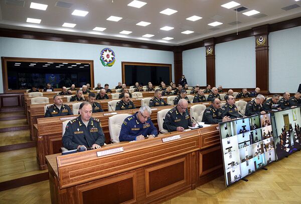 Закир Гасанов поставил требования перед командирами подразделений ВС Азербайджана Закир Гасанов поставил требования перед командирами подразделений ВС Азербайджана - Sputnik Азербайджан