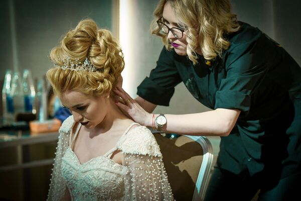 Чемпионат мира по свадебной прическе и макияжу и международный конкурс Dress of the World в Баку - Sputnik Азербайджан