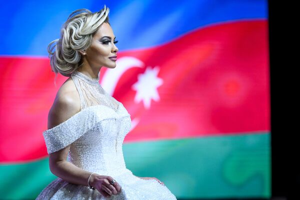 Чемпионат мира по свадебной прическе и макияжу и международный конкурс Dress of the World в Баку - Sputnik Азербайджан