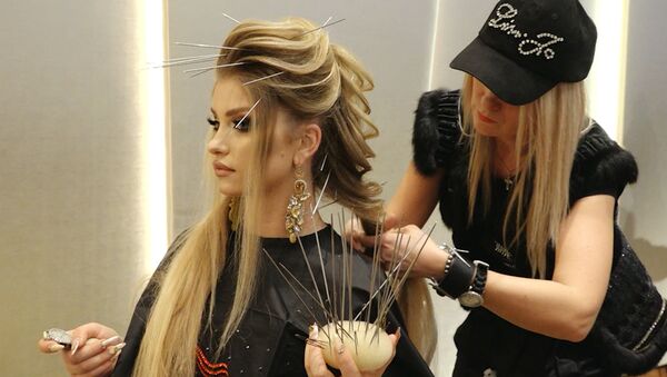 Как создать неотразимую свадебную прическу и макияж, показали в Баку - Sputnik Азербайджан