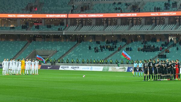 Пустые трибуны во время матча национальной сборной - Sputnik Азербайджан