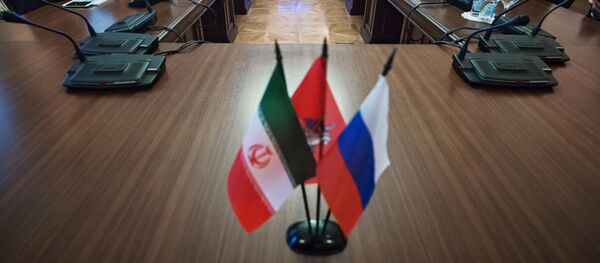 Флаги Ирана и России Флаги Ирана и России - Sputnik Азербайджан