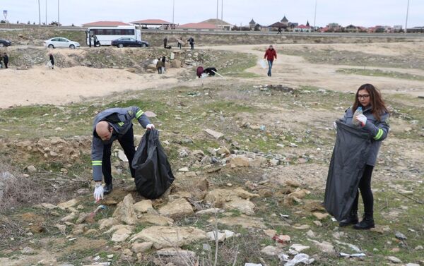 Акция по уборке береговой линии от пластиковых отходов - Sputnik Азербайджан