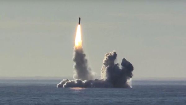 Rusiya sualtı qayığından raket buraxılışı - Sputnik Azərbaycan