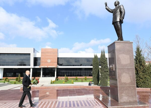 Президент Алиев - в Бейлаганском районе Президент Алиев - в Бейлаганском районе - Sputnik Азербайджан