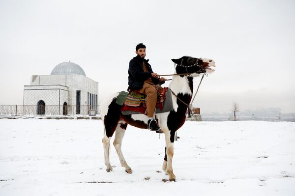 Молодежь Афганистана опасается за будущее с талибами - Sputnik Азербайджан