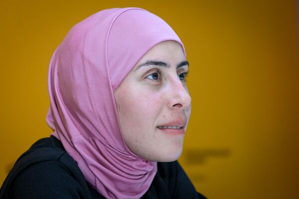 Yolda məni görəndə qulağını çəkib, məndən uzaq olsun eləyənlər də az olmayıb Yolda məni görəndə qulağını çəkib, məndən uzaq olsun eləyənlər də az olmayıb - Sputnik Azərbaycan