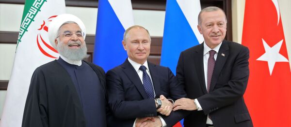 Президент РФ Владимир Путин, президент Турецкой Республики Реджеп Тайип Эрдоган президент Исламской Республики Иран Хасан Рухани Президент РФ Владимир Путин, президент Турецкой Республики Реджеп Тайип Эрдоган президент Исламской Республики Иран Хасан Рухани - Sputnik Азербайджан