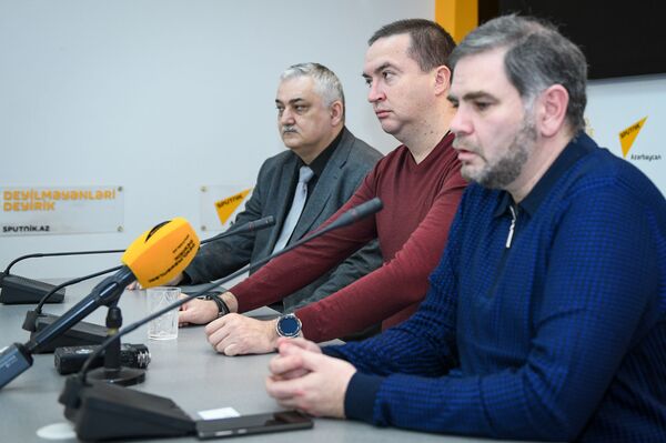 Пресс-конференция на тему Как внедряются информационные технологии в повседневную практику - Sputnik Азербайджан