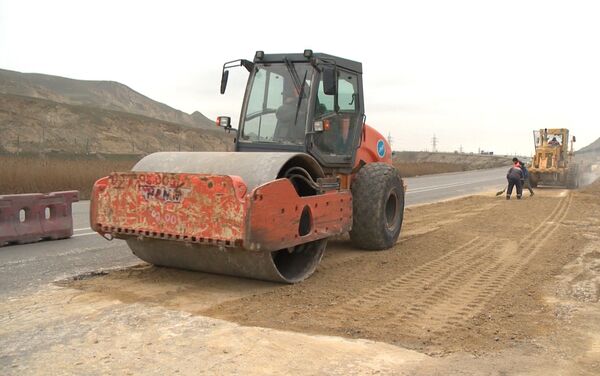 Ремонтные работы на 11-километровом участке автодороги Ходжасан-Локбатан - Sputnik Азербайджан