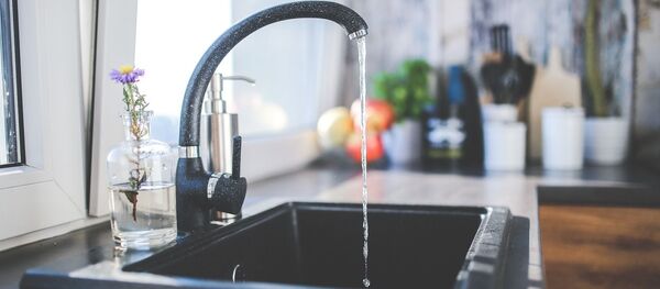 Вода из-под крана Вода из-под крана - Sputnik Азербайджан