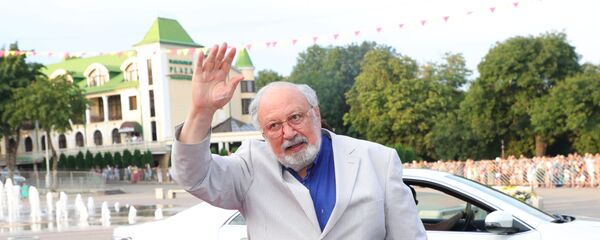 Азербайджанский кинодраматург Рустам Ибрагимбеков Азербайджанский кинодраматург Рустам Ибрагимбеков - Sputnik Азербайджан