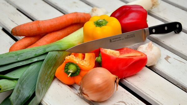 Нож и овощи - Sputnik Азербайджан