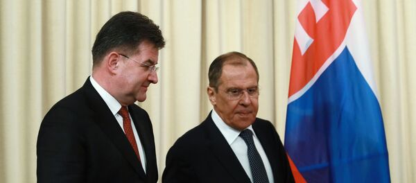 Министр иностранных дел РФ Сергей Лавров (справа) и министр иностранных дел Словакии Мирослав Лайчак во время встречи в Москве Министр иностранных дел РФ Сергей Лавров (справа) и министр иностранных дел Словакии Мирослав Лайчак во время встречи в Москве - Sputnik Азербайджан