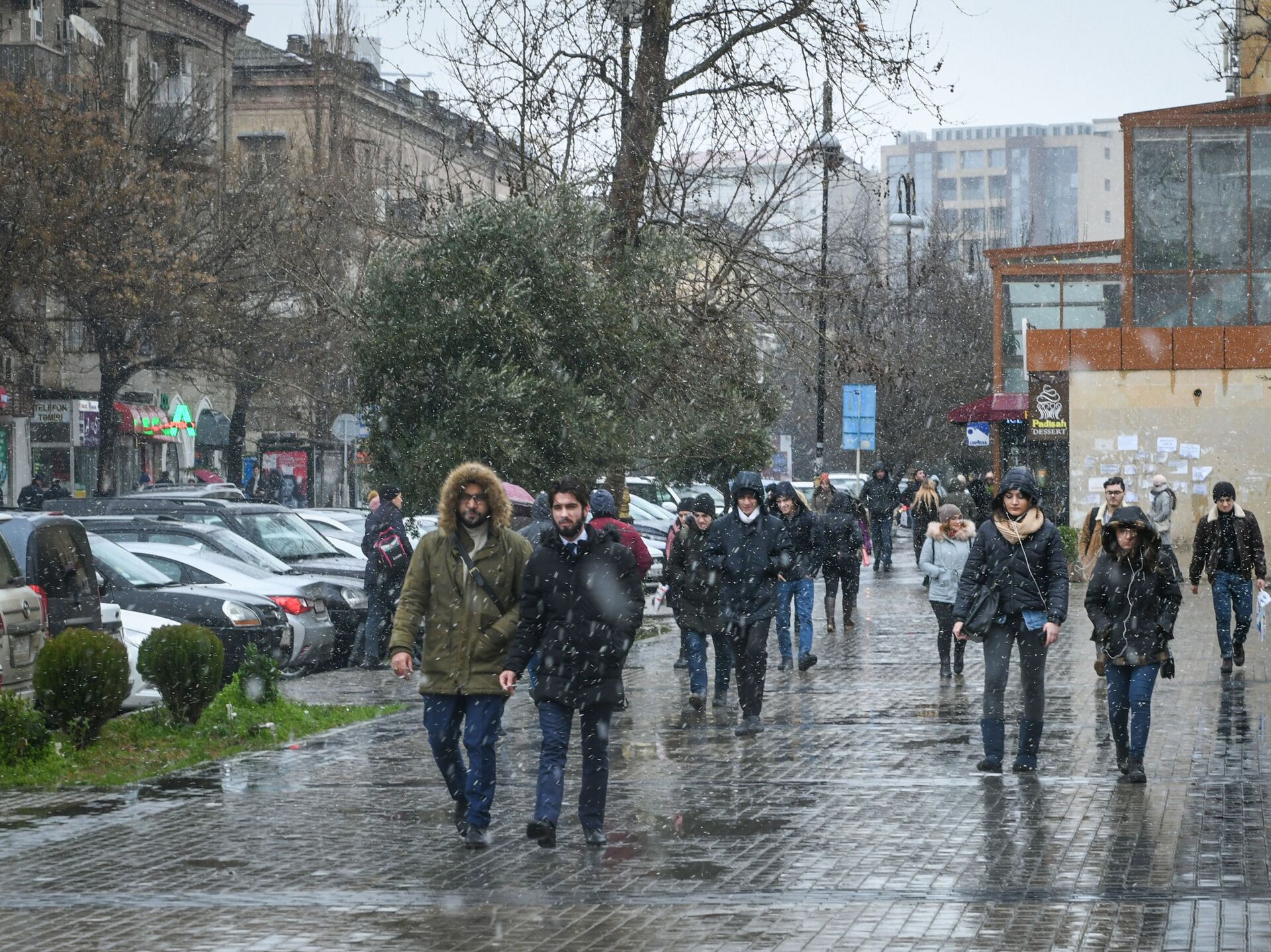 Погода бакинская горячий. Зима в Азербайджане. Баку климат. Баку зимой. Зима в Баку.