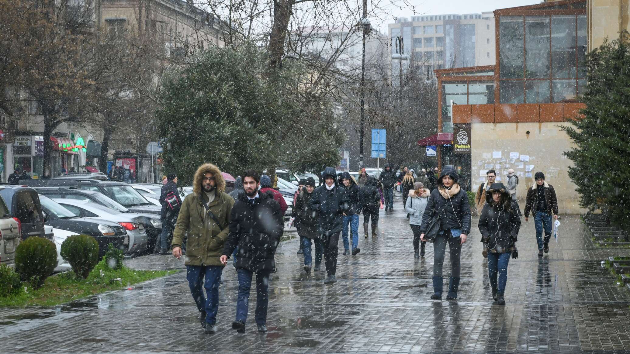 Прогноз погоды в баку на 14 дней. Баку климат. Снег в Азербайджане. Баку климат зимой. Мокрый снег в Баку.