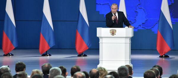 Президент РФ Владимир Путин выступает с ежегодным посланием Федеральному Собранию Президент РФ Владимир Путин выступает с ежегодным посланием Федеральному Собранию - Sputnik Азербайджан