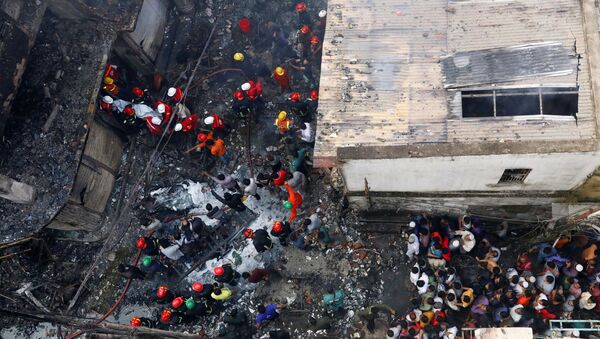 Сгоревший склад в Дакке, Бангладеш, 21 февраля 2019 года - Sputnik Azərbaycan