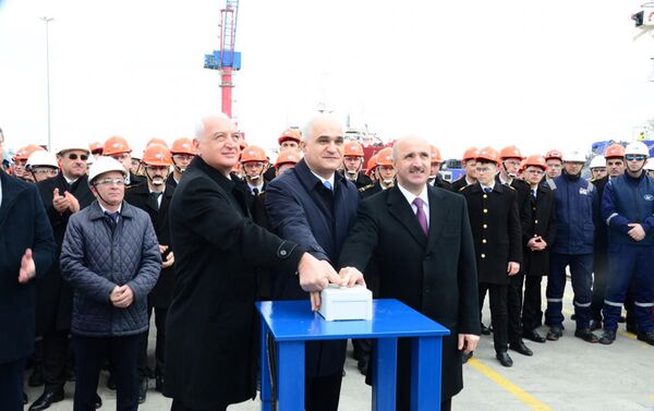 В Азербайджане спущен на воду новый танкер Лачин  - Sputnik Азербайджан