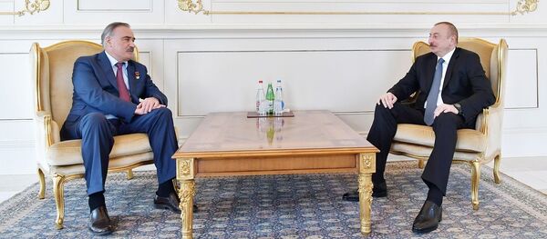 Президент Азербайджана Ильхам Алиев принял Героя Советского Союза, генерал-лейтенанта Руслана Аушева - Sputnik Азербайджан